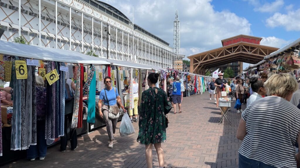 stoffenmarkt en platenbeurs 3