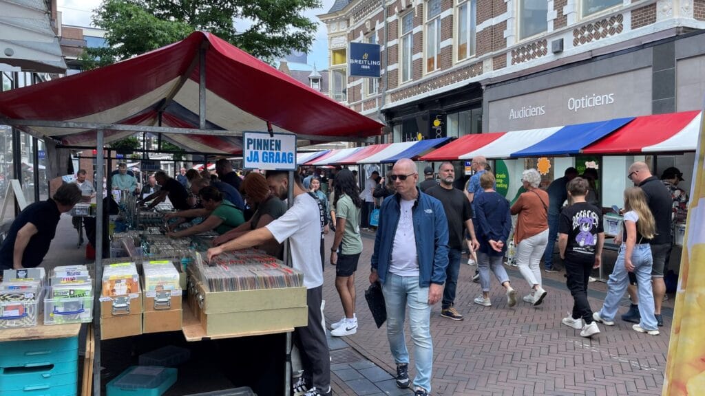 stoffenmarkt en platenbeurs 5