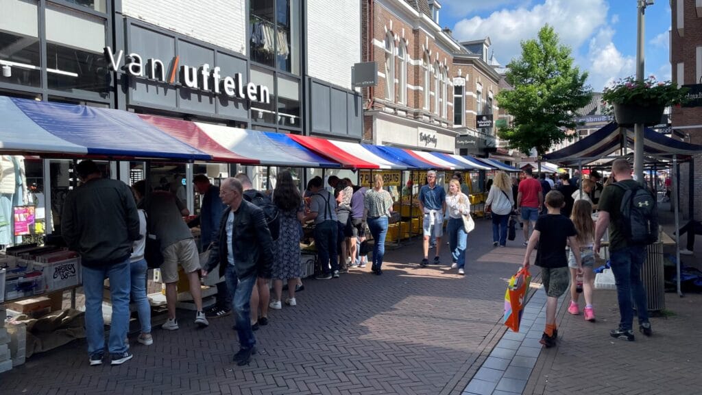 stoffenmarkt en platenbeurs 8