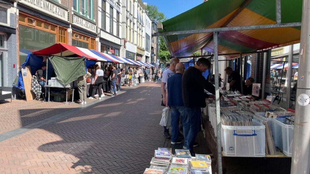 stoffenmarkt en platenbeurs 9